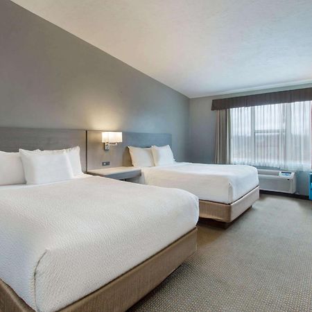 Days Inn & Suites By Wyndham Moncton Bagian luar foto