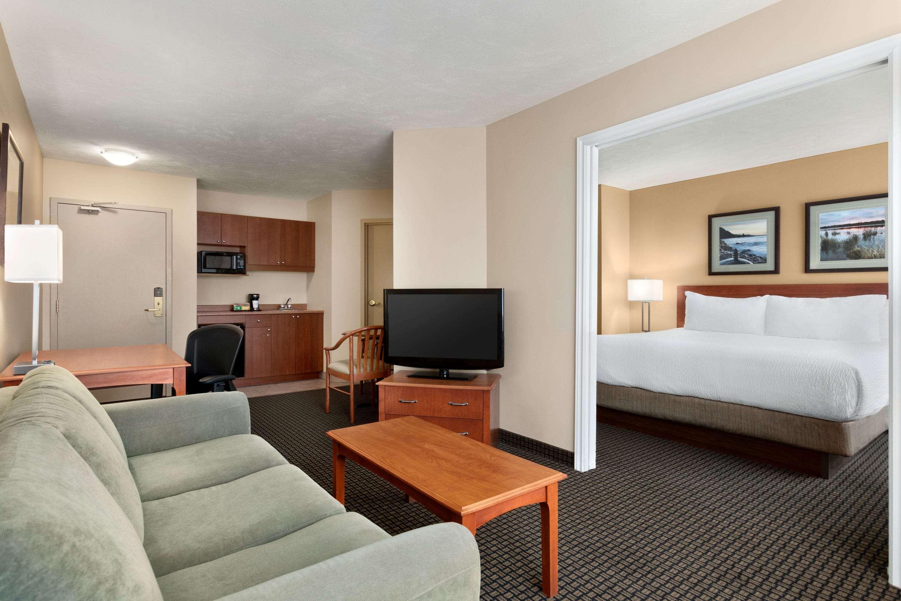 Days Inn & Suites By Wyndham Moncton Bagian luar foto