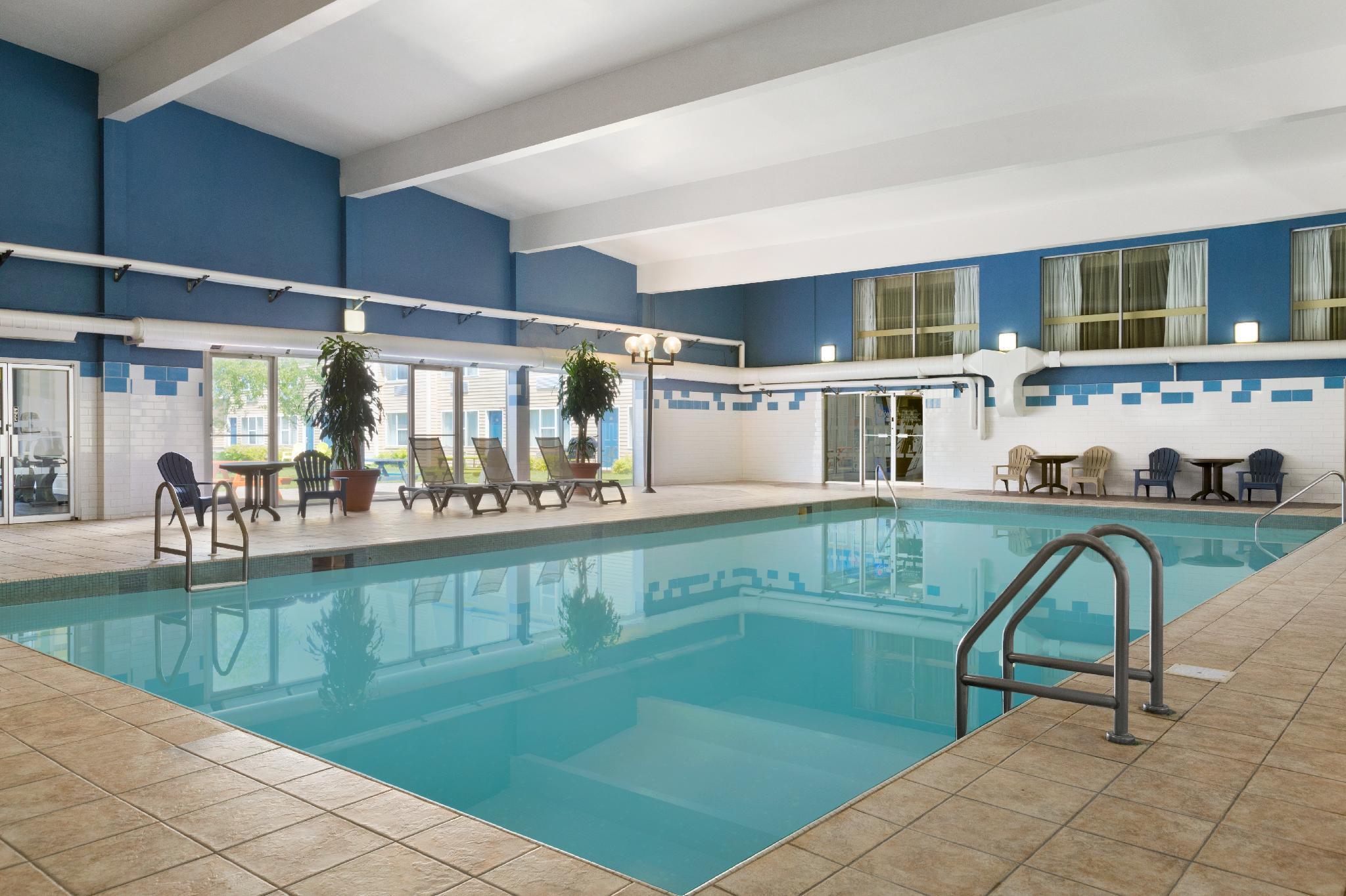 Days Inn & Suites By Wyndham Moncton Bagian luar foto