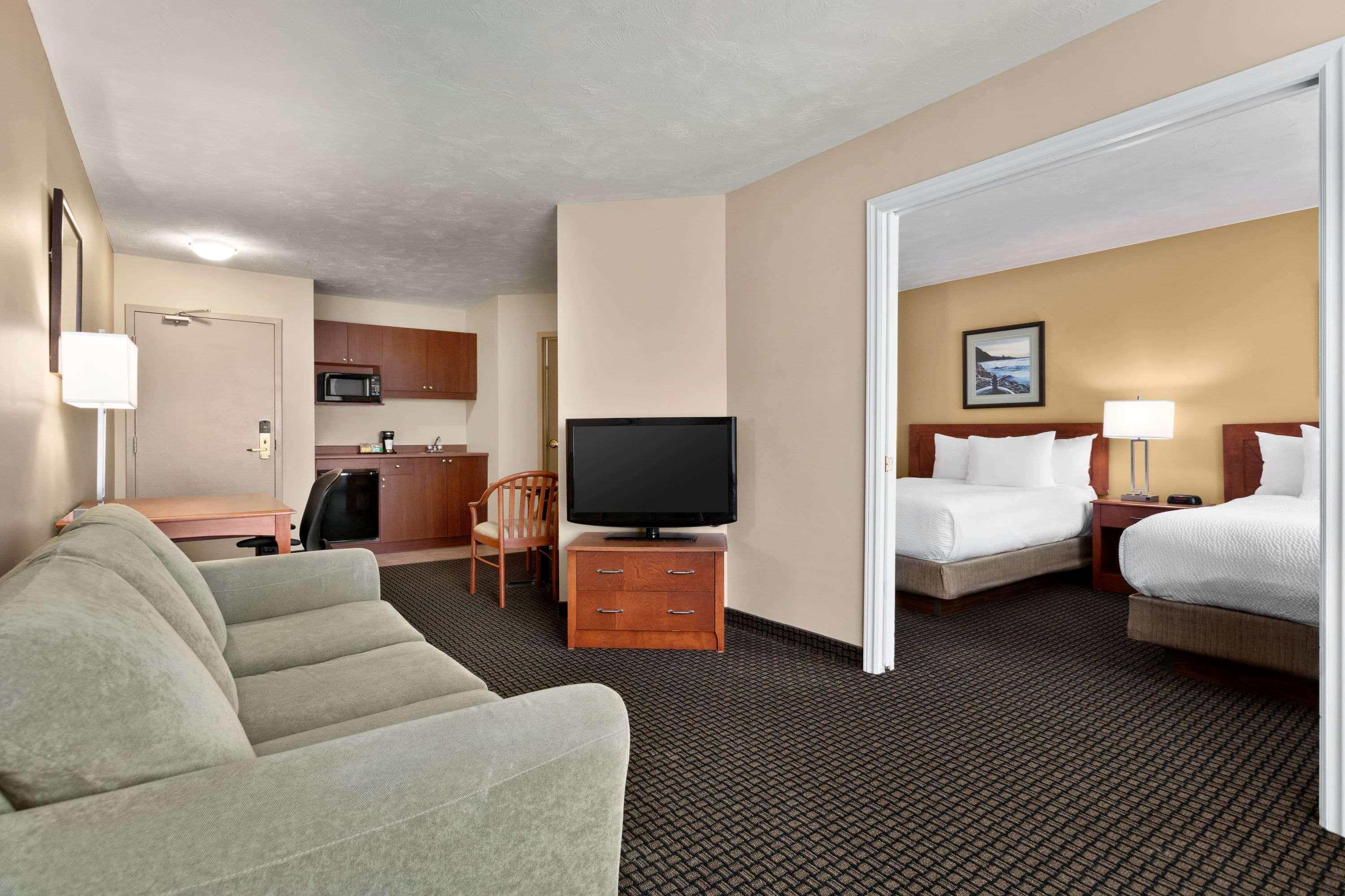 Days Inn & Suites By Wyndham Moncton Bagian luar foto