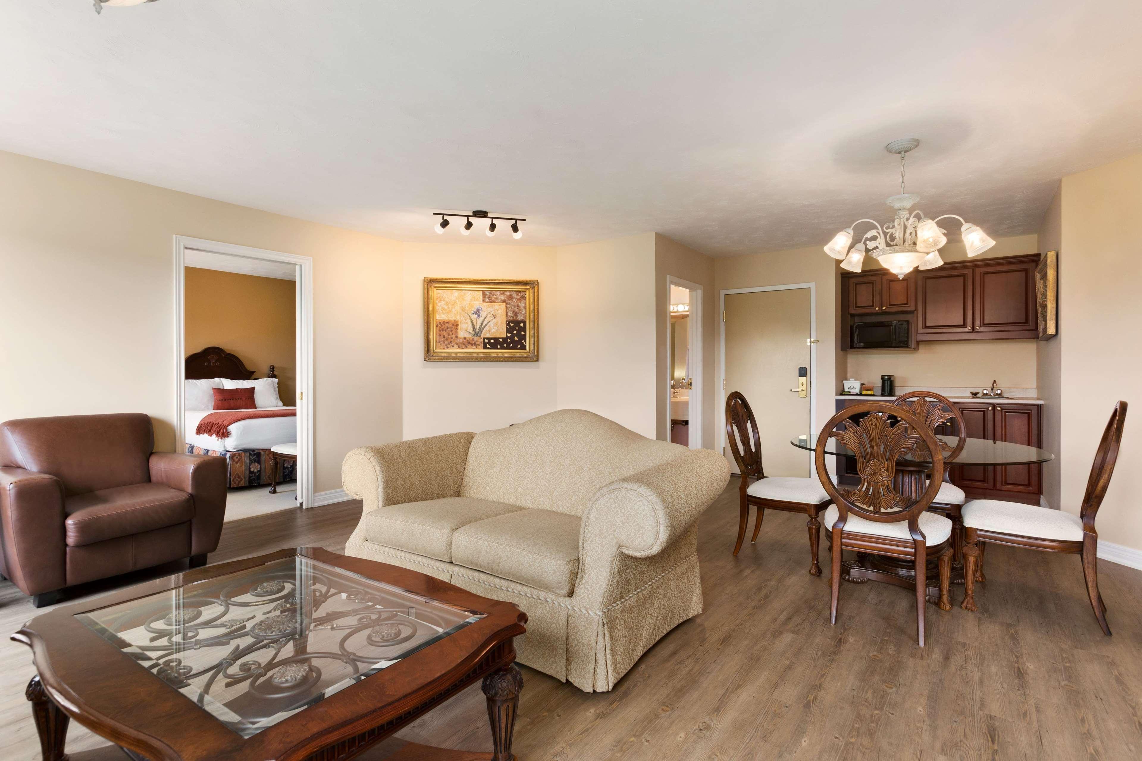 Days Inn & Suites By Wyndham Moncton Bagian luar foto