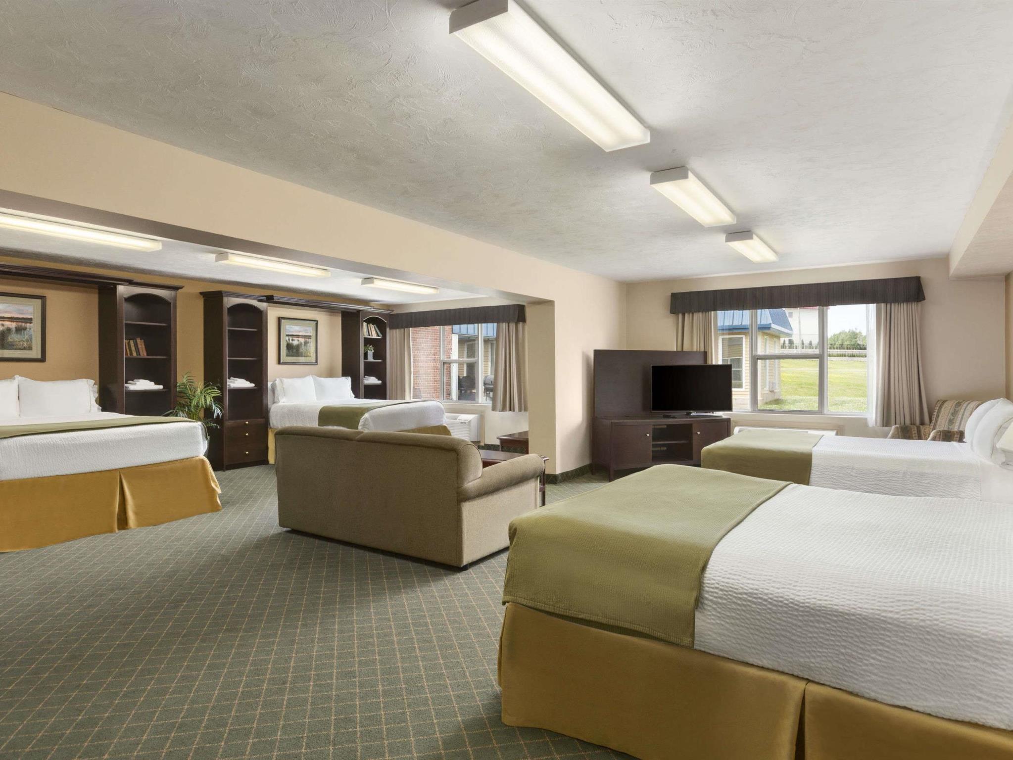 Days Inn & Suites By Wyndham Moncton Bagian luar foto