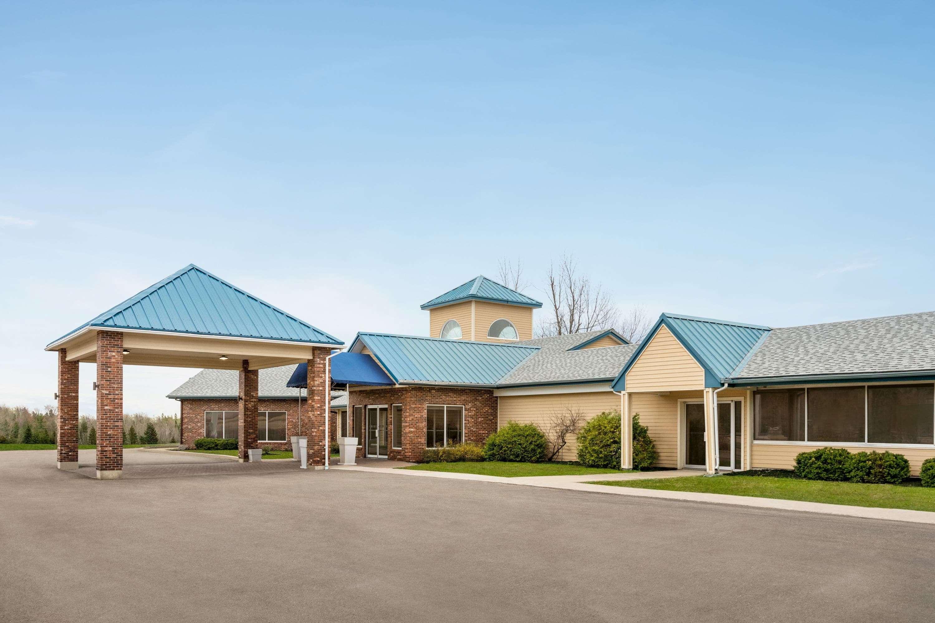 Days Inn & Suites By Wyndham Moncton Bagian luar foto
