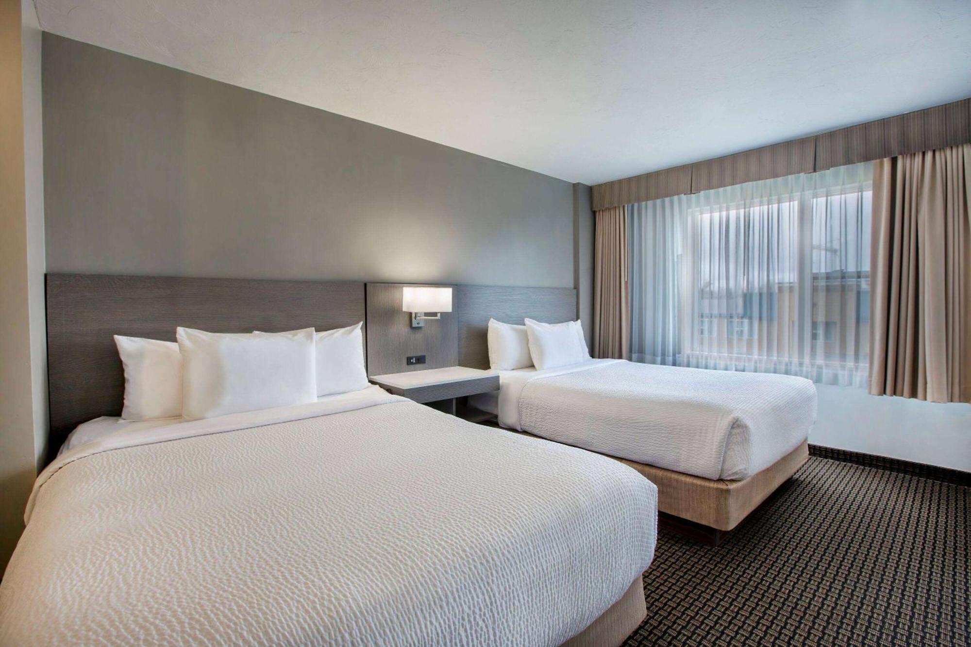 Days Inn & Suites By Wyndham Moncton Bagian luar foto