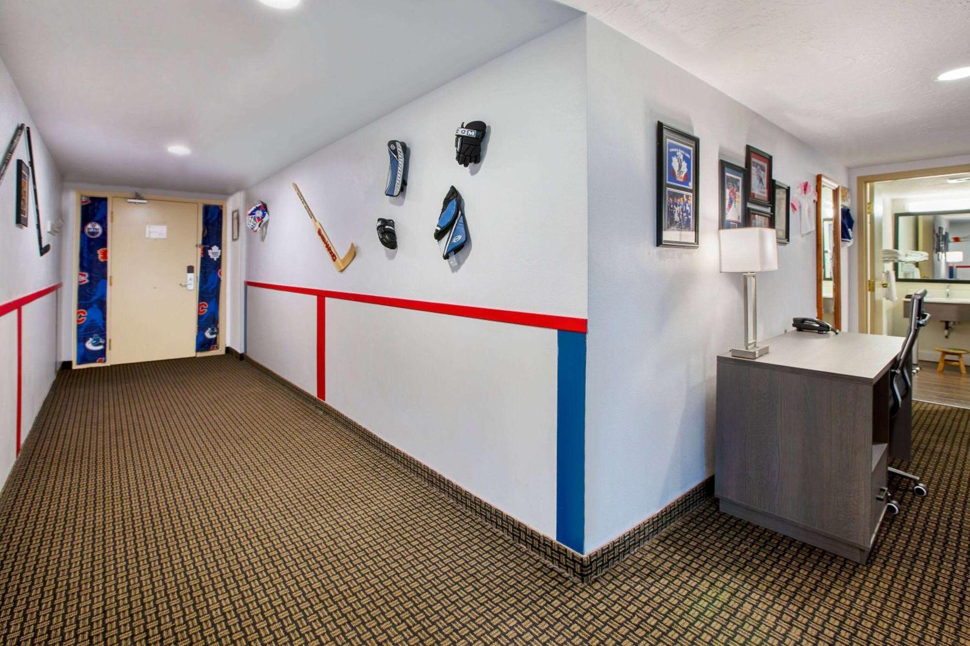 Days Inn & Suites By Wyndham Moncton Bagian luar foto