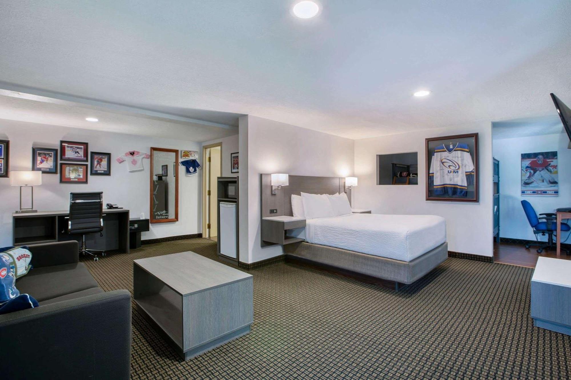Days Inn & Suites By Wyndham Moncton Bagian luar foto