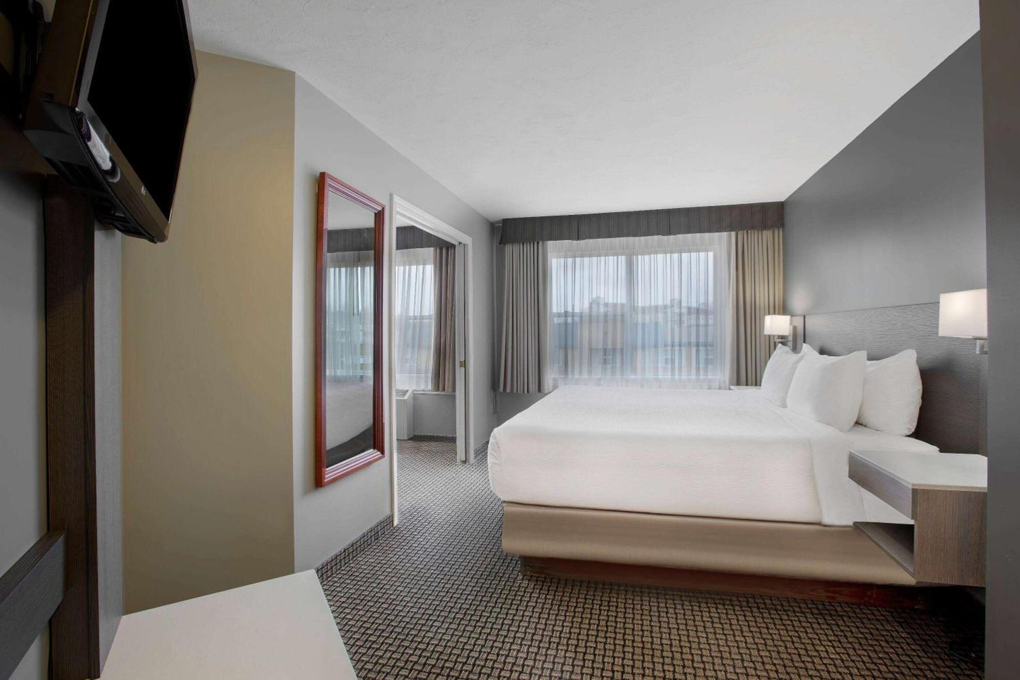 Days Inn & Suites By Wyndham Moncton Bagian luar foto