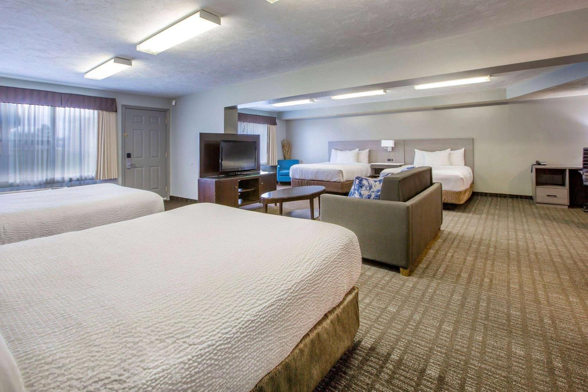 Days Inn & Suites By Wyndham Moncton Bagian luar foto