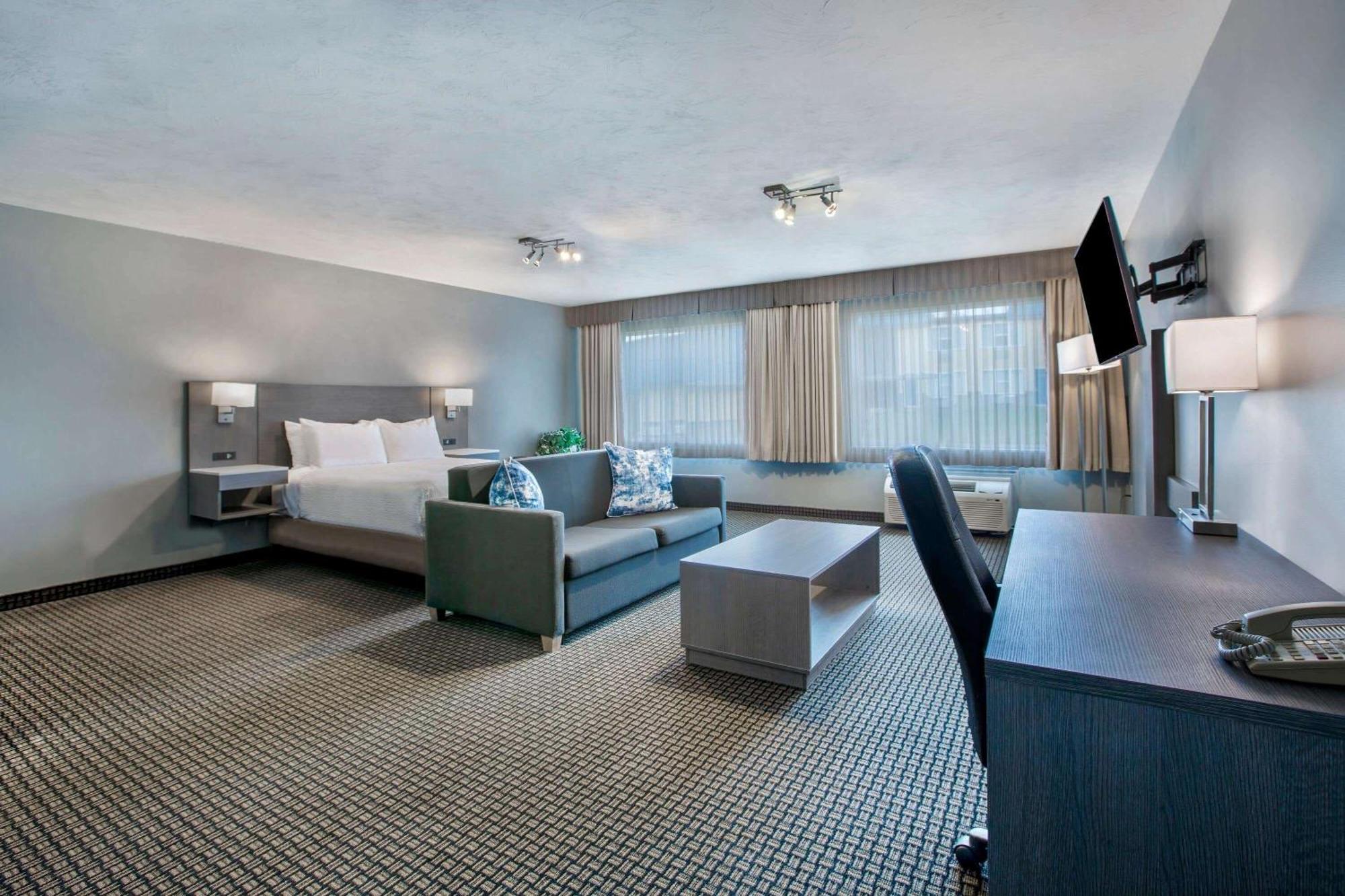 Days Inn & Suites By Wyndham Moncton Bagian luar foto