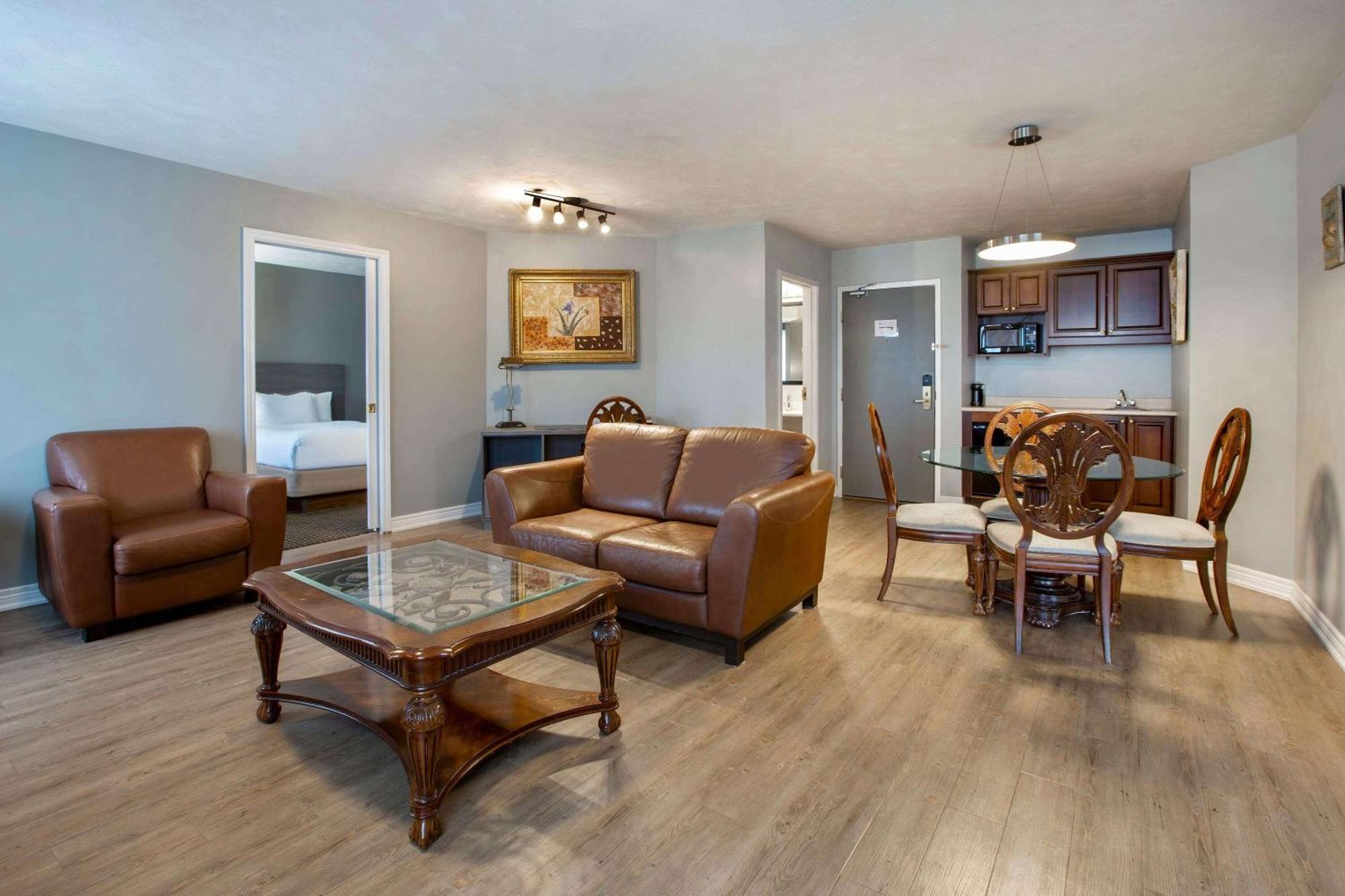 Days Inn & Suites By Wyndham Moncton Bagian luar foto