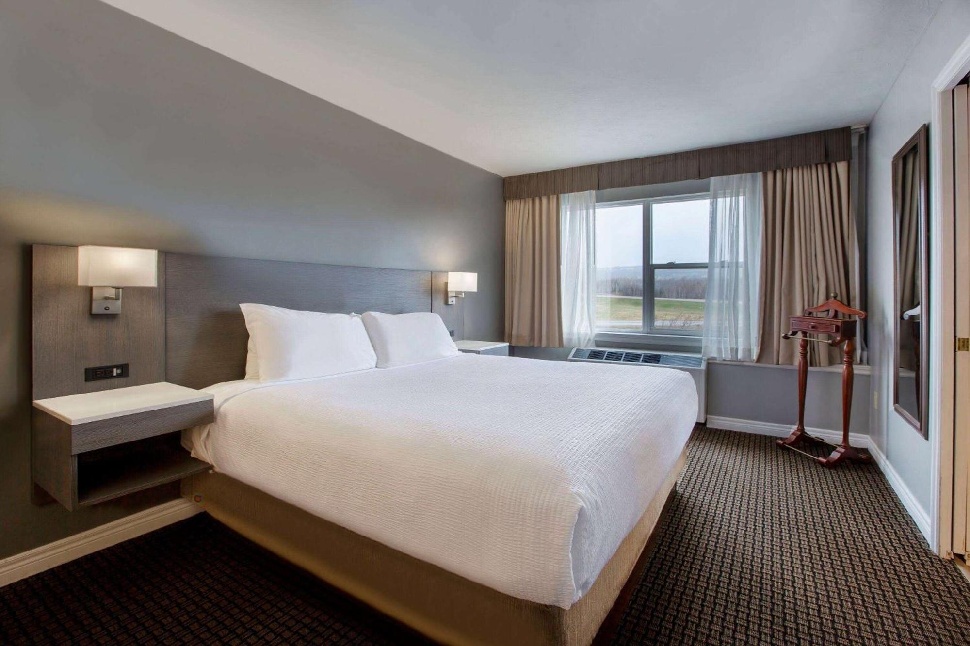 Days Inn & Suites By Wyndham Moncton Bagian luar foto