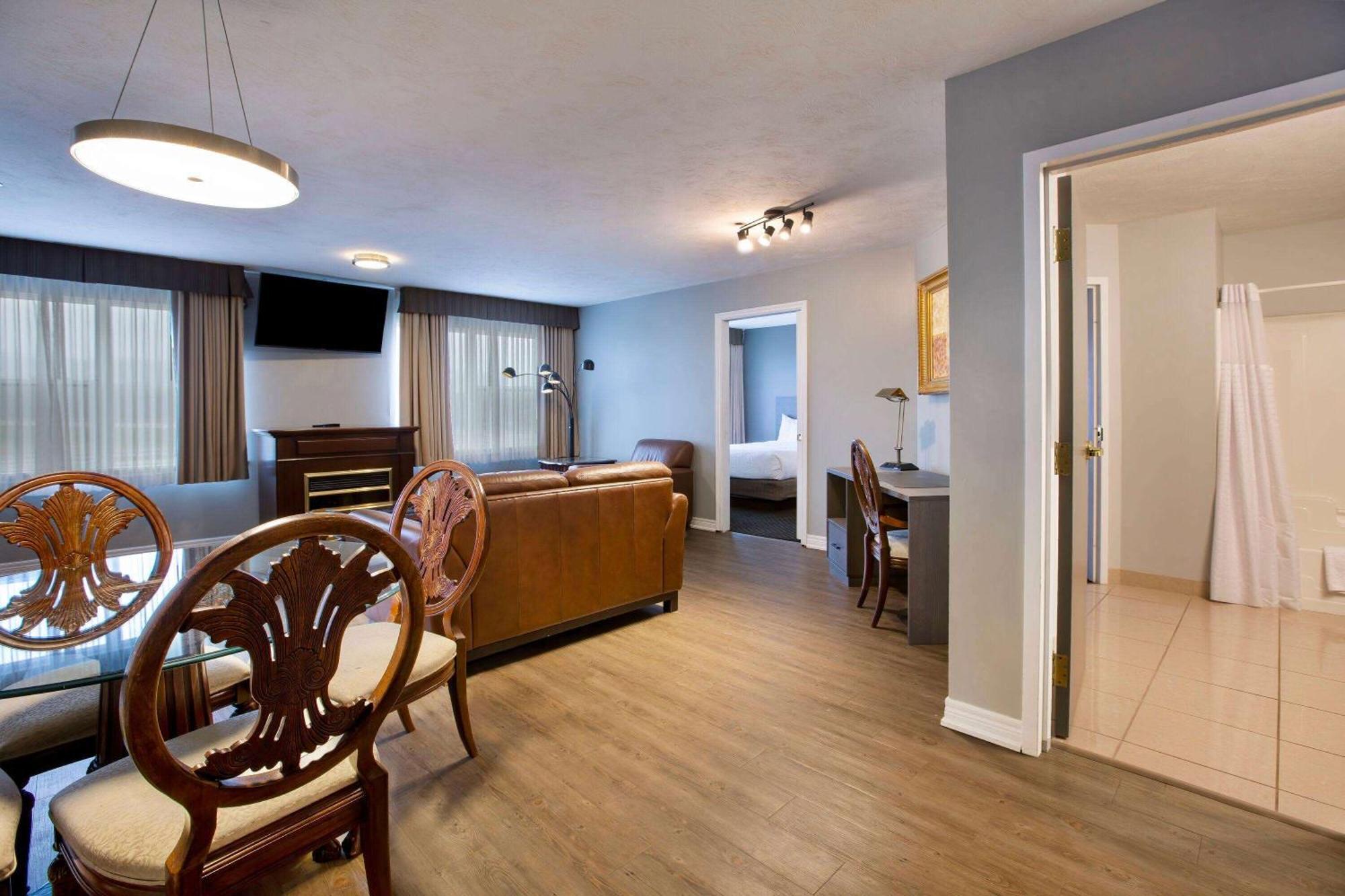 Days Inn & Suites By Wyndham Moncton Bagian luar foto
