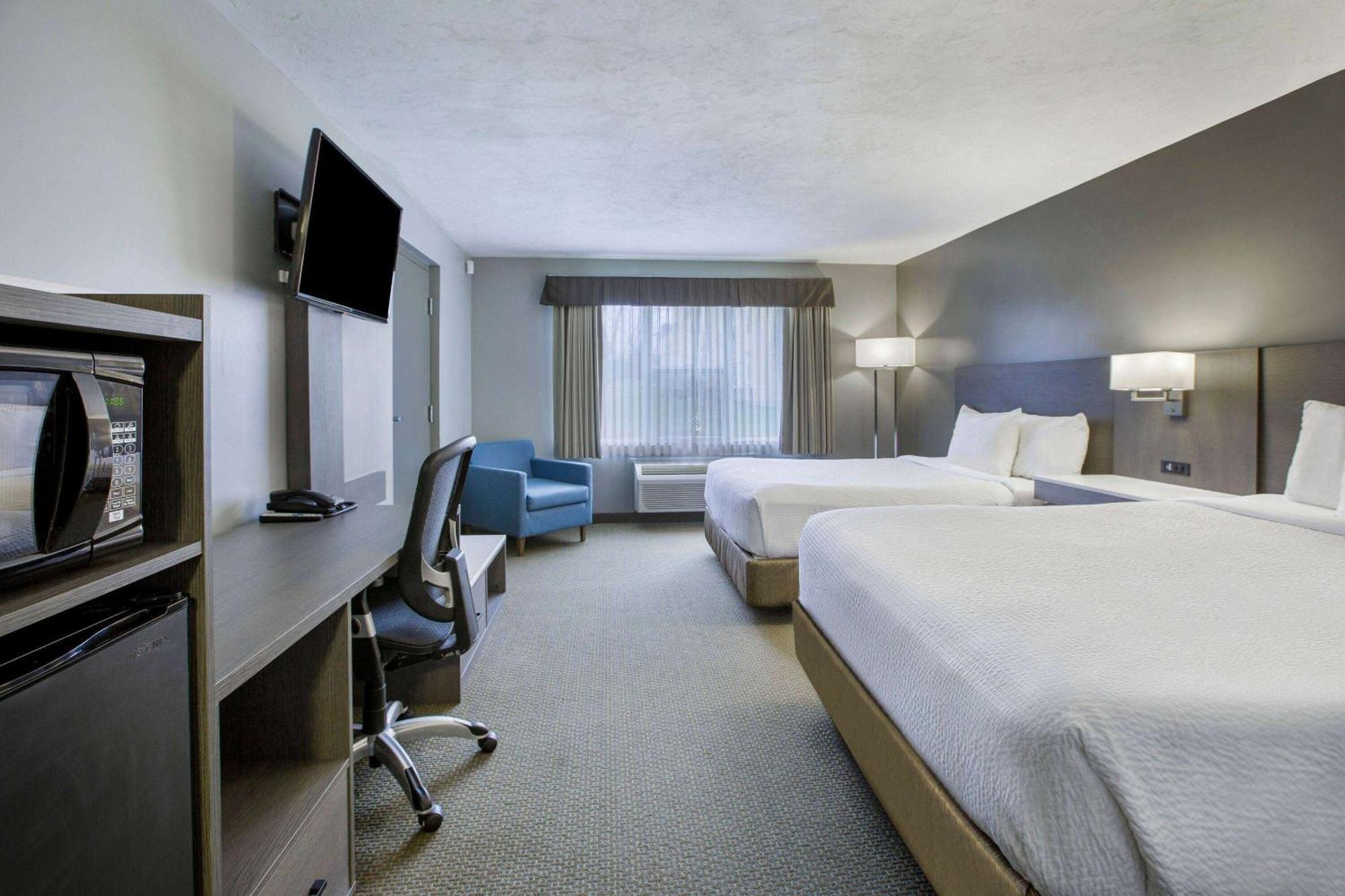 Days Inn & Suites By Wyndham Moncton Bagian luar foto