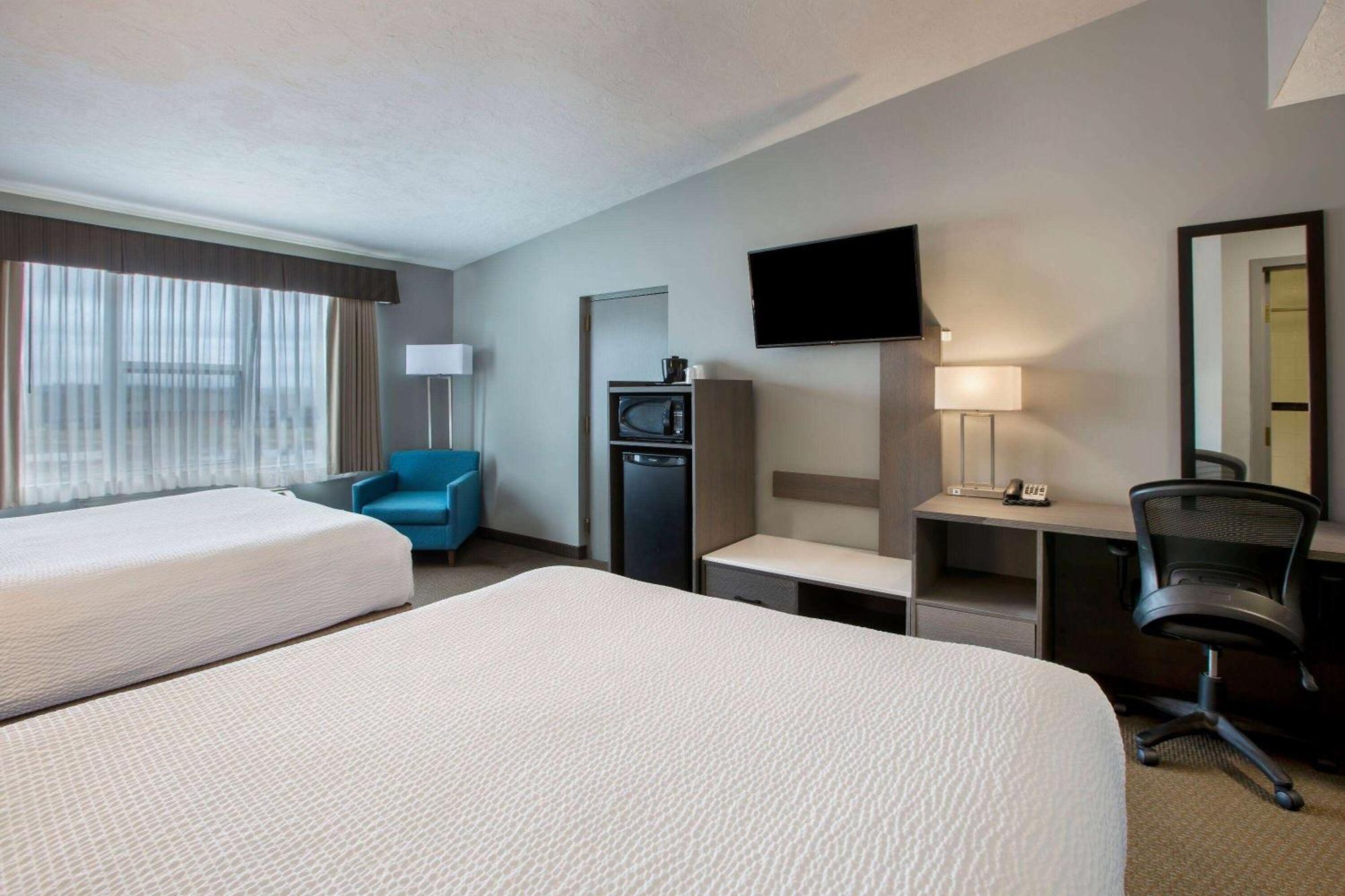 Days Inn & Suites By Wyndham Moncton Bagian luar foto