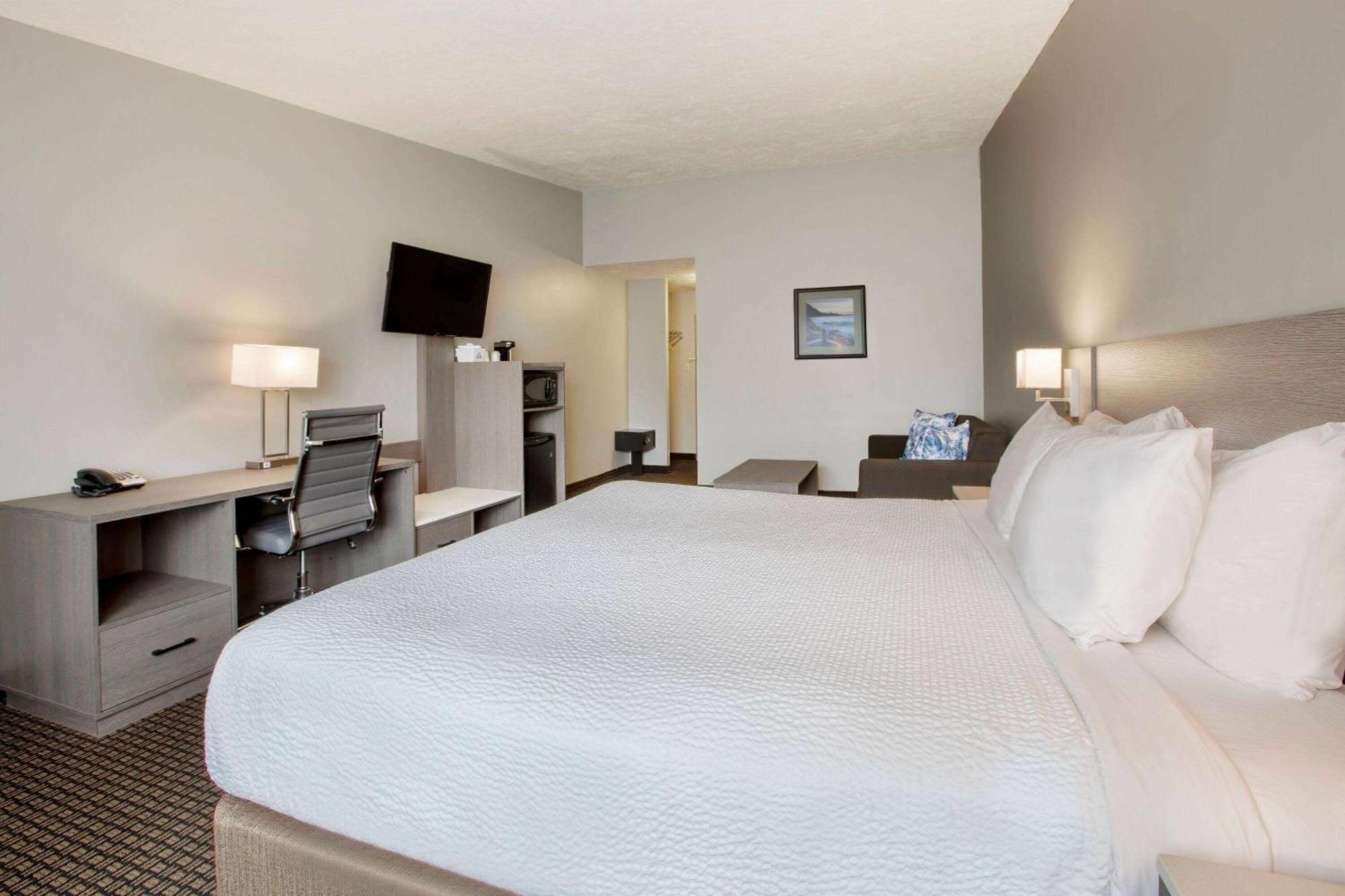 Days Inn & Suites By Wyndham Moncton Bagian luar foto