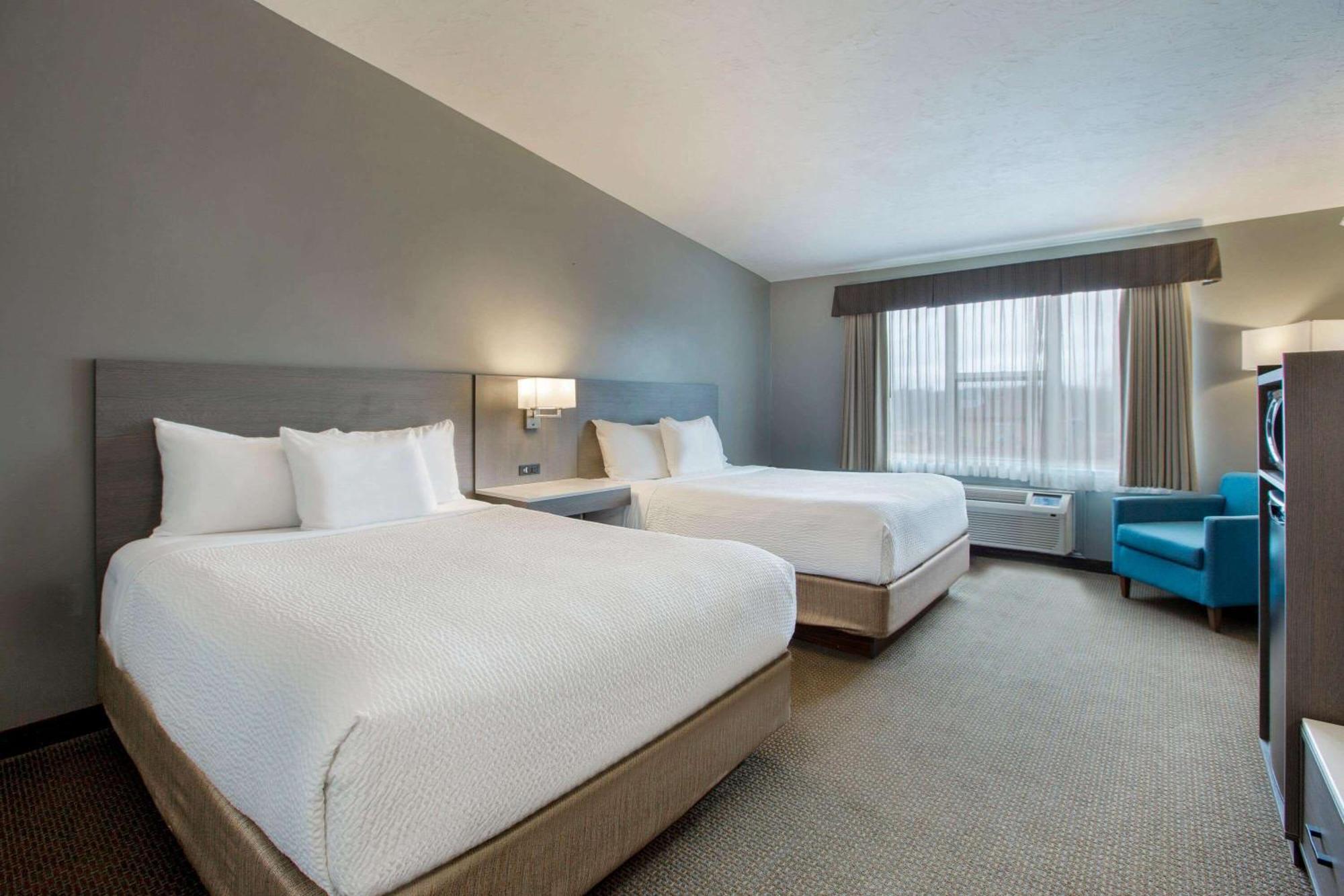 Days Inn & Suites By Wyndham Moncton Bagian luar foto