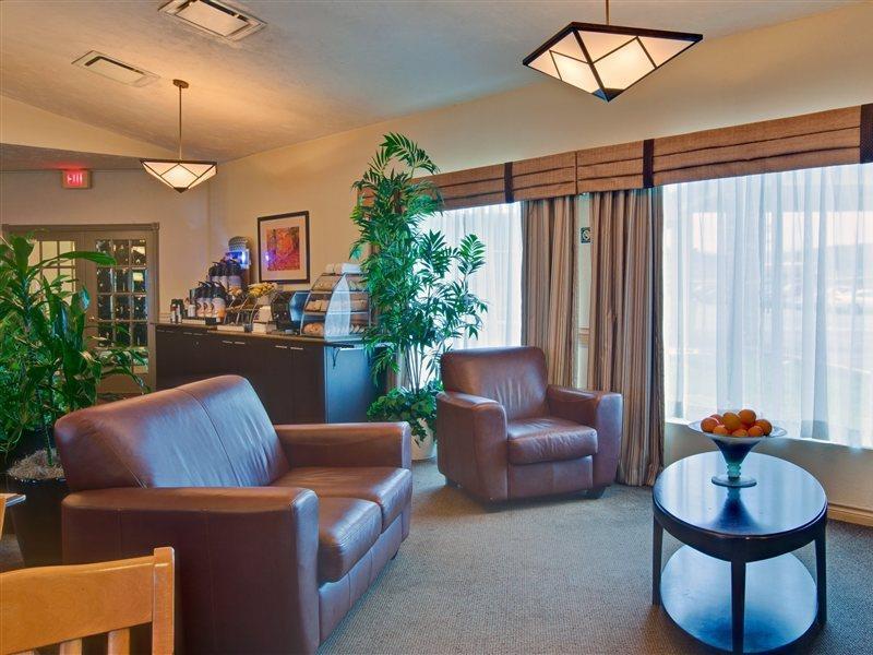 Days Inn & Suites By Wyndham Moncton Bagian luar foto