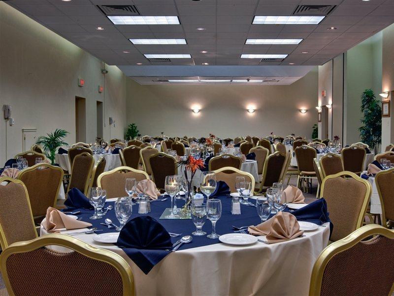 Days Inn & Suites By Wyndham Moncton Bagian luar foto