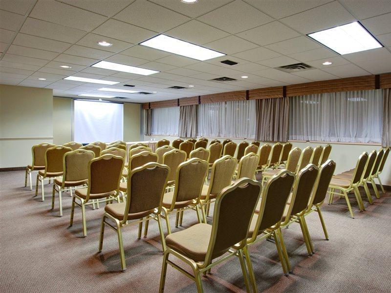 Days Inn & Suites By Wyndham Moncton Bagian luar foto