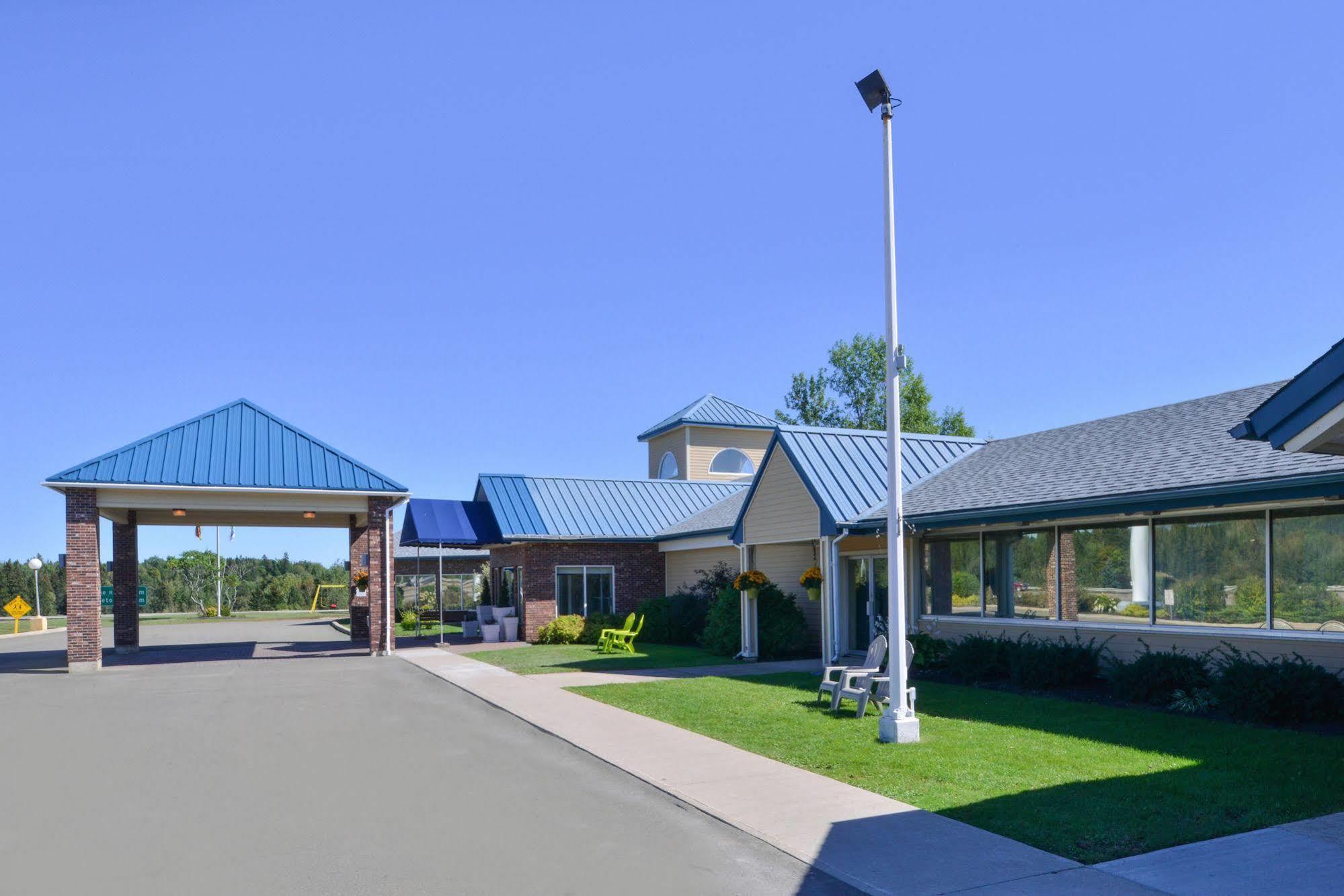 Days Inn & Suites By Wyndham Moncton Bagian luar foto